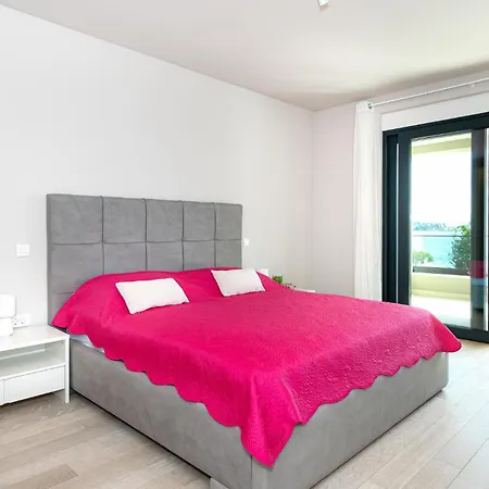 Ferienhaus Awesome In Srima